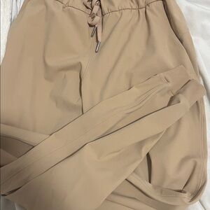 LULULEMON STRETCH ON THE FLY JOGGER BEIGE SZ 8 TAN